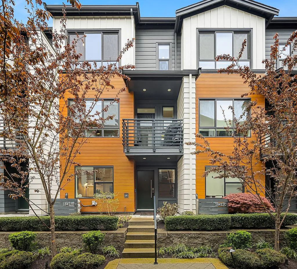 18412 96th Dr NE #B - 3 bedrooms — Photo 2