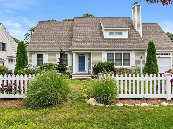 156 Settlers Ln, Hyannis, MA 02601