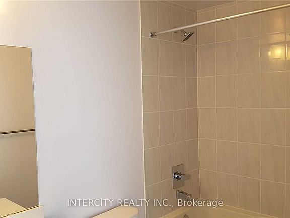 5th image of 7890 Bathurst St #2011
