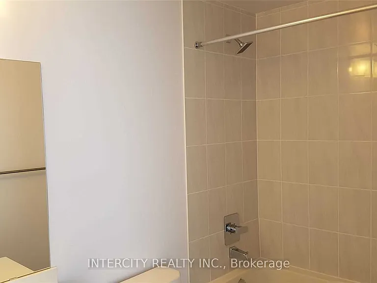 7890 Bathurst St #2011 — Photo 5
