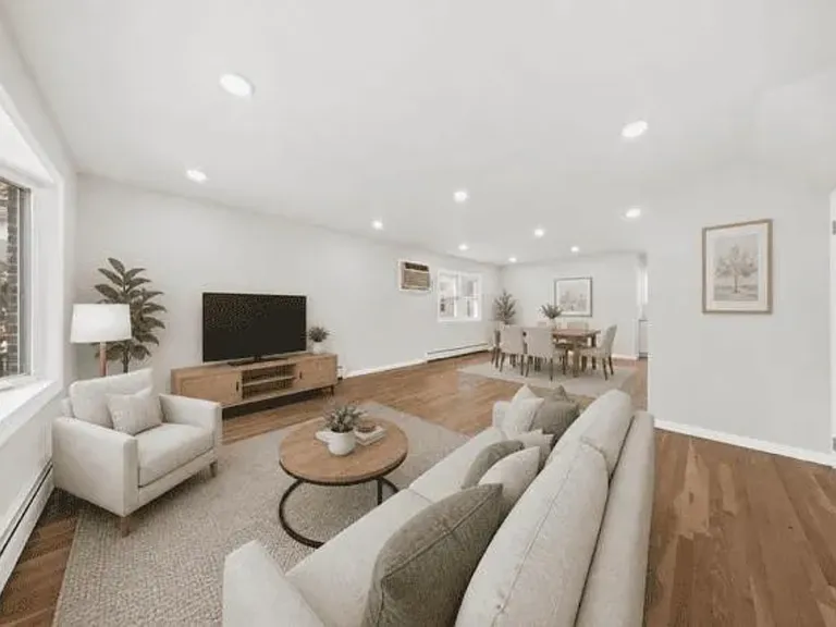 18 E 3rd St #2 — Photo 1