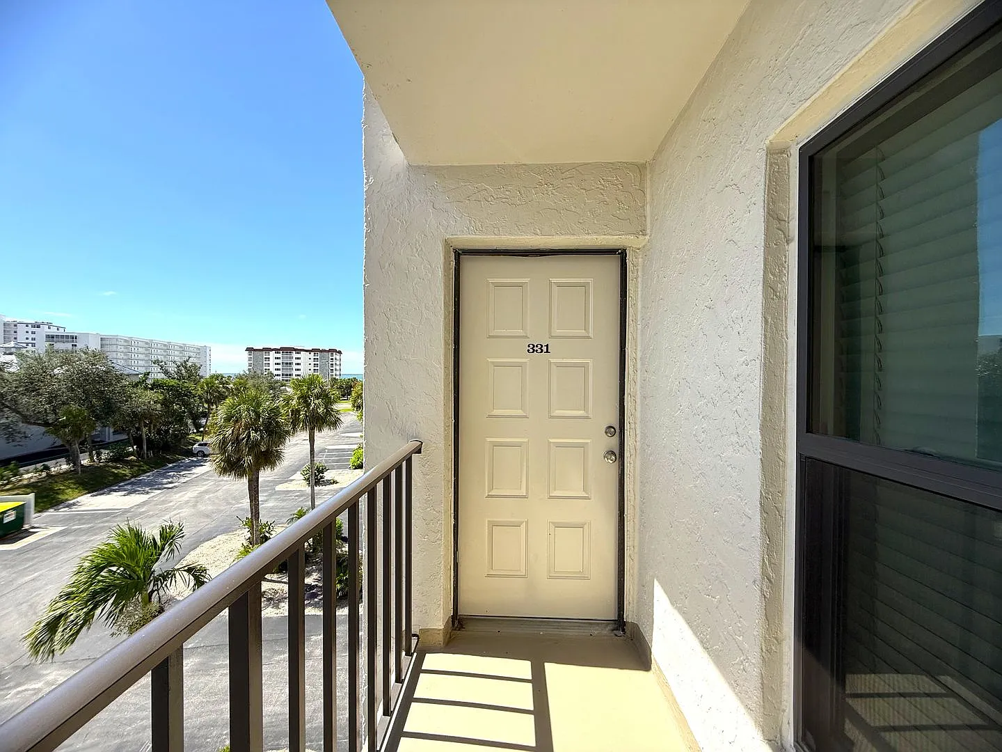 Seasonal Beach Access 2/2 Condo On Ft. Myers Beach — Photo 2