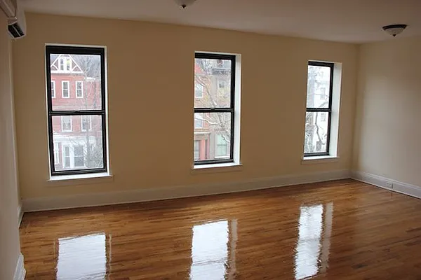 Rented by Capri Jet Realty Corp | media 8