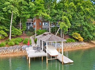 870 Oakshire Ln, Wirtz, VA 24184