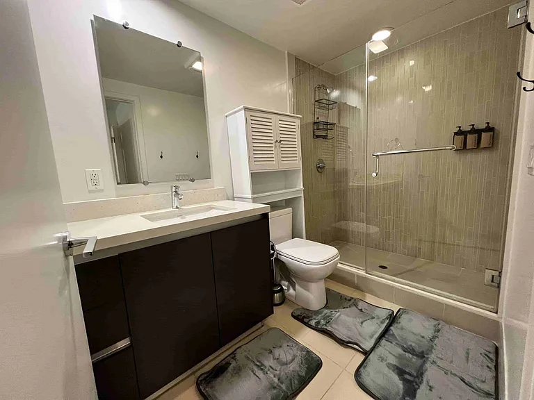 1747 N La Brea Ave — Photo 11