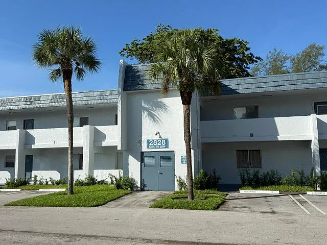 2828 Casita Way #211