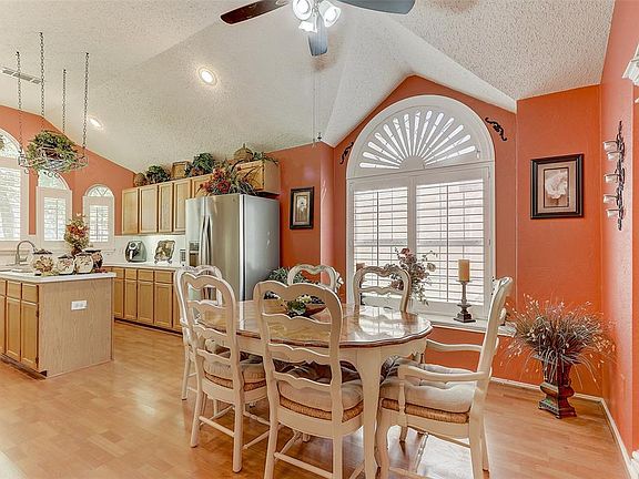 4th image of 4840 Great Divide Dr