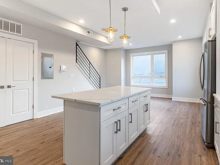 2101 E Huntingdon St #3 — Photo 3