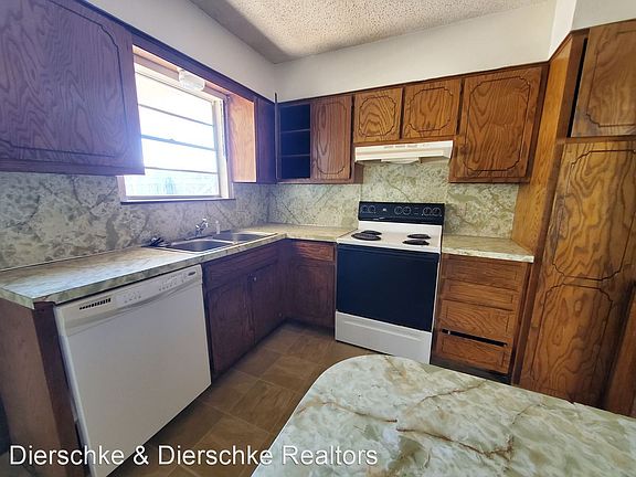 2nd image of 2702 Sunset Dr