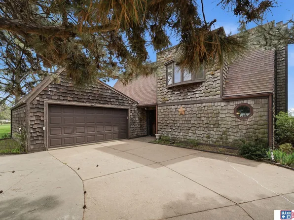 592 W Lakeshore Dr, Lincoln, NE 68528