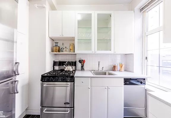 3rd image of 405 W 23rd St APT 11I