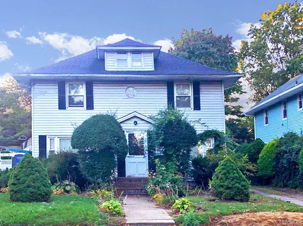 65 Lakeside Drive, Rockville Centre, NY 11570