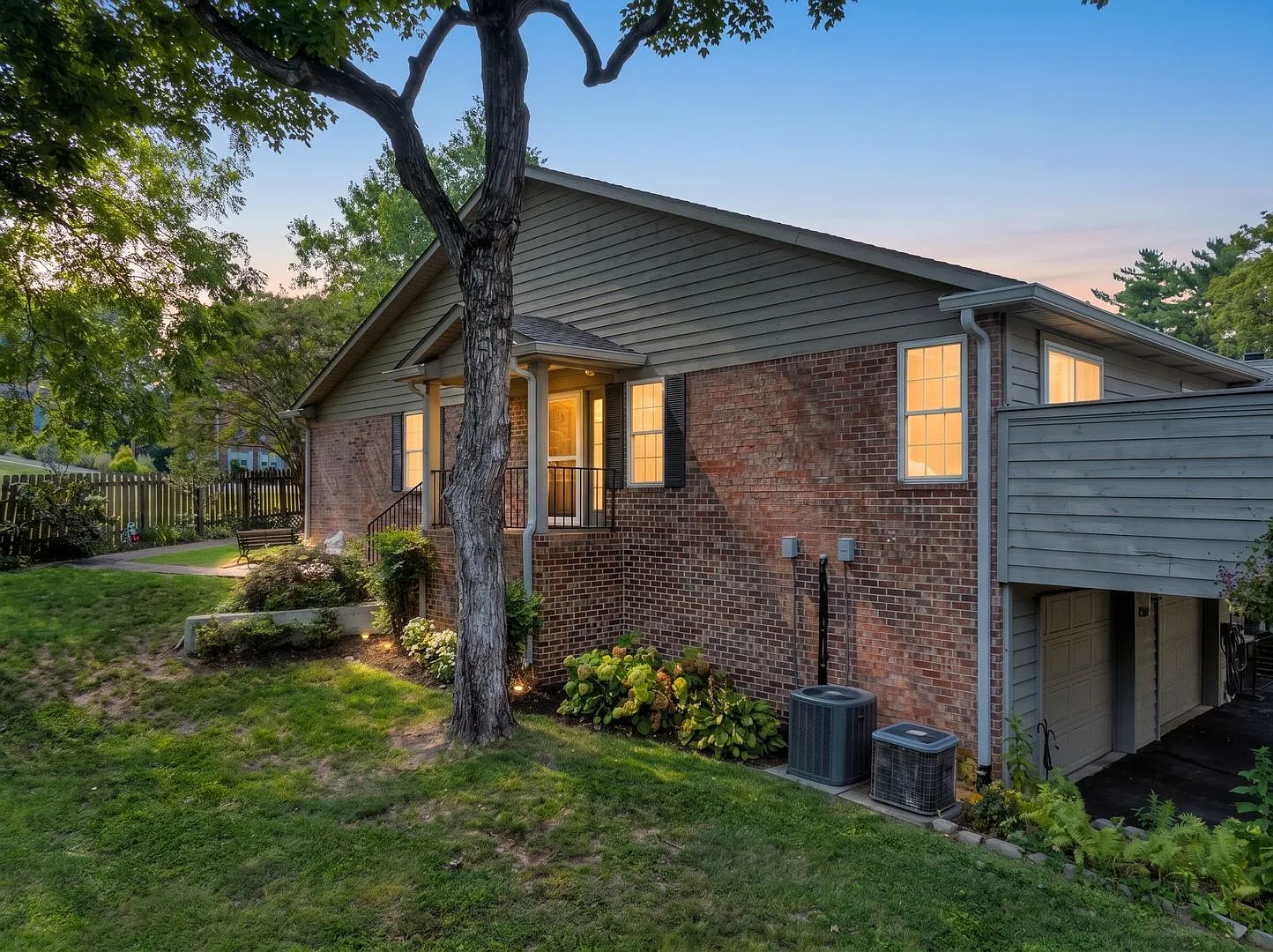 Tranquil End-Unit Nashville Townhome with Private Deck, 2-Car Garage & Modern Updates — Photo 2
