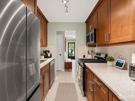3rd image of 34 Laurie Ct