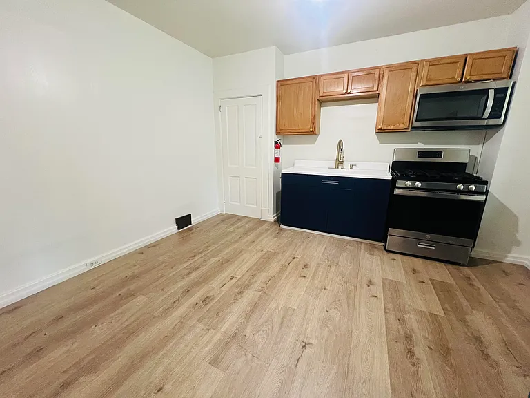 237 Penn St — Photo 3