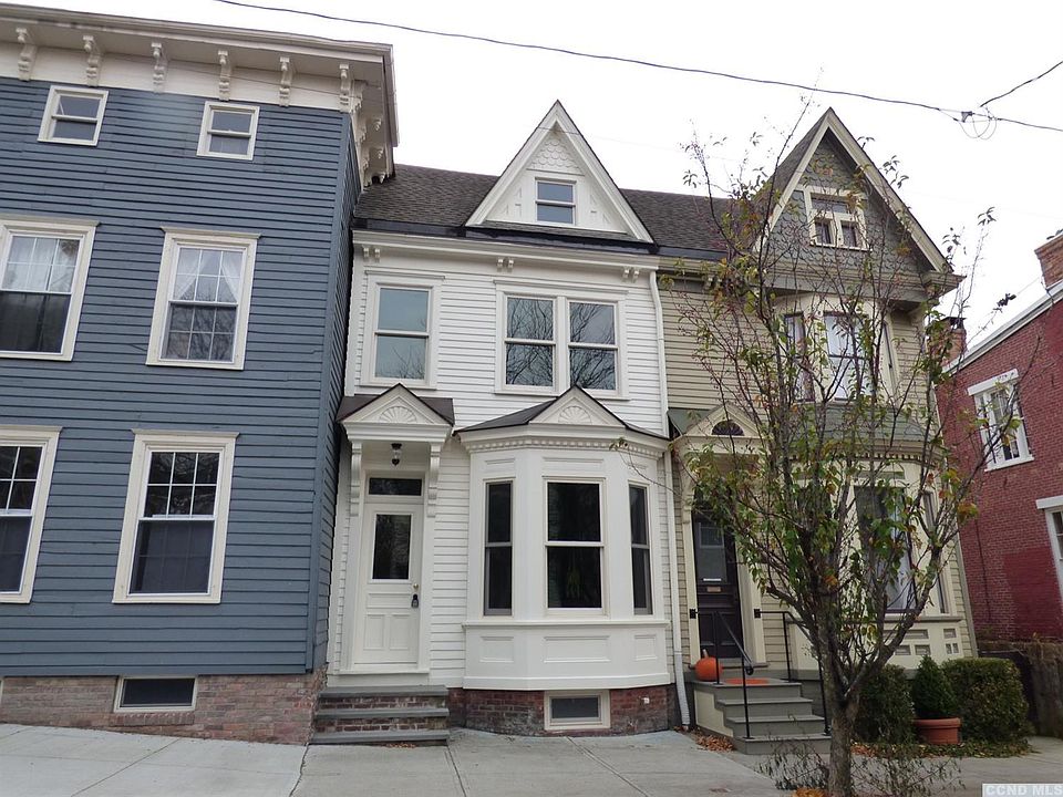 2nd image of 15 1/2 Union St