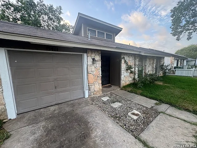 3 bed, 1.5 bath, 1053 sqft, $1,435 — Photo 2