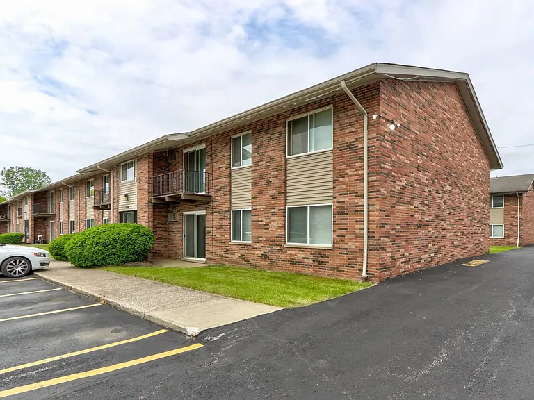 Ellacott Parkway Apartments — Photo 25