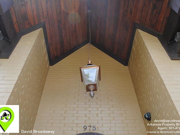 3rd image of 975 Chapel Hill Dr