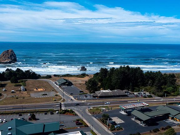 4th image of 13195 Oceanview Dr