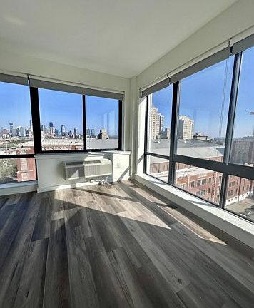 4th image of 55 Jordan Ave #1502