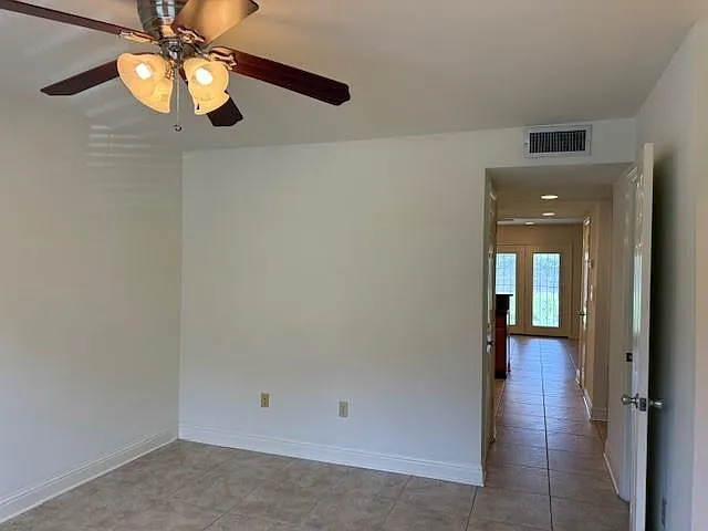 979 Navarre Ave — Photo 3