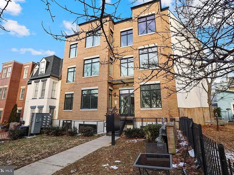 1220 Potomac Ave SE #3 — Photo 21