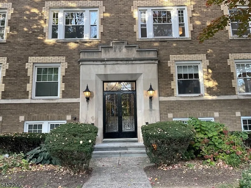 49 Park Ave #23
