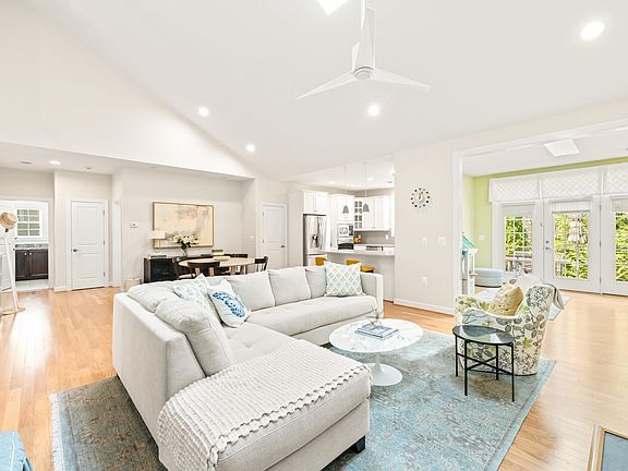 5th image of 1619 Sawgrass Ct