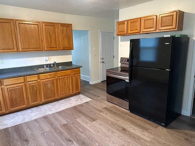 563 Willow St #3R — Photo 1