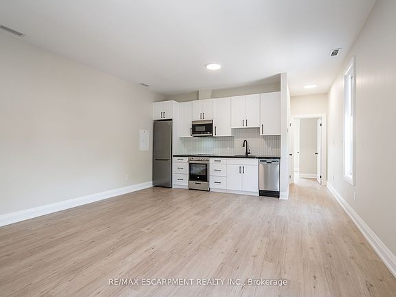 4th image of 9 Munn St #A