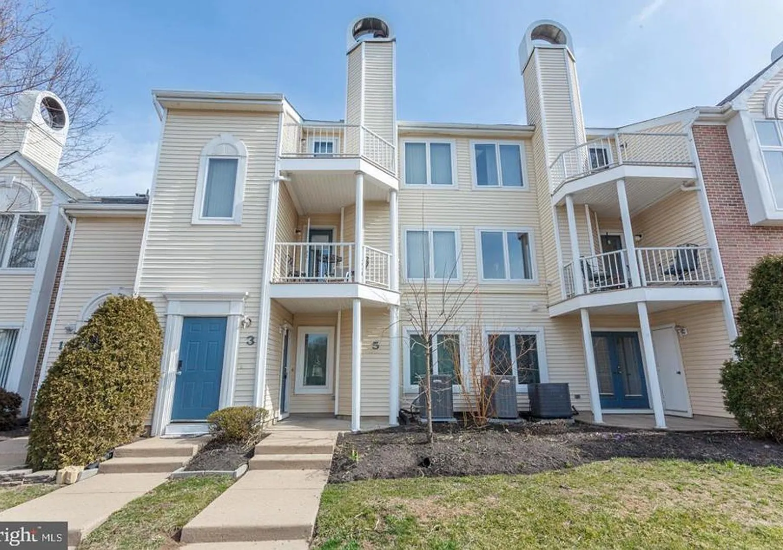 Crestwood 2 bed Condo Available September 1 — Photo 2
