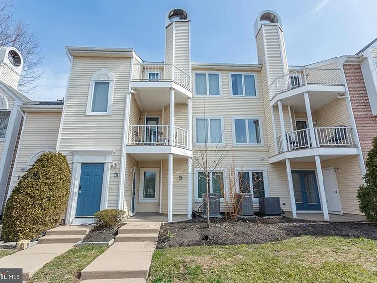 5 Michele Ct — Photo 2