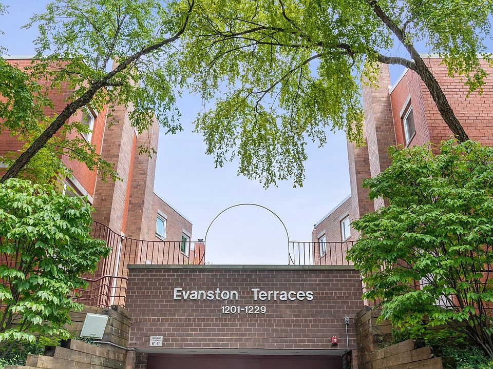 Evanston Terraces Entrance