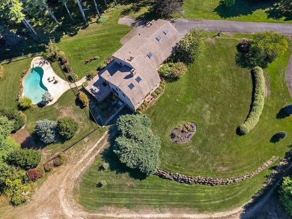 25 Dukes Brook Rd, Plympton, MA 02367