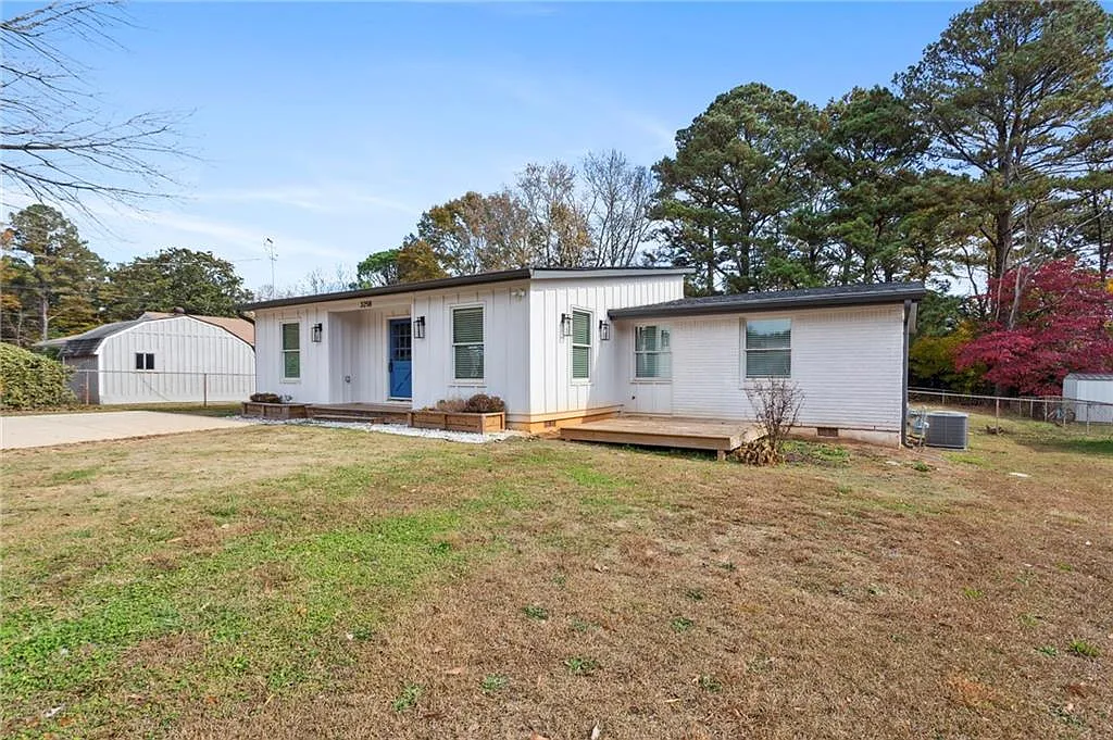 4 bed, 2.0 bath, 1742 sqft, $2,995 — Photo 3