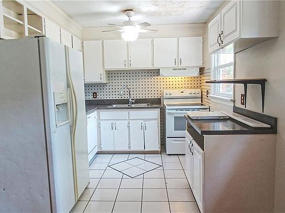 5th image of 329 De Laura Dr