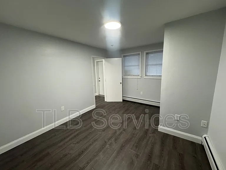 733 Main St — Photo 13
