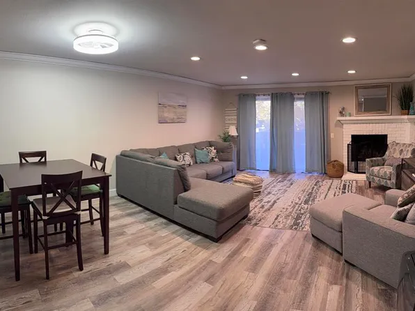 8840 Villa La Jolla Dr, La Jolla, CA 92037