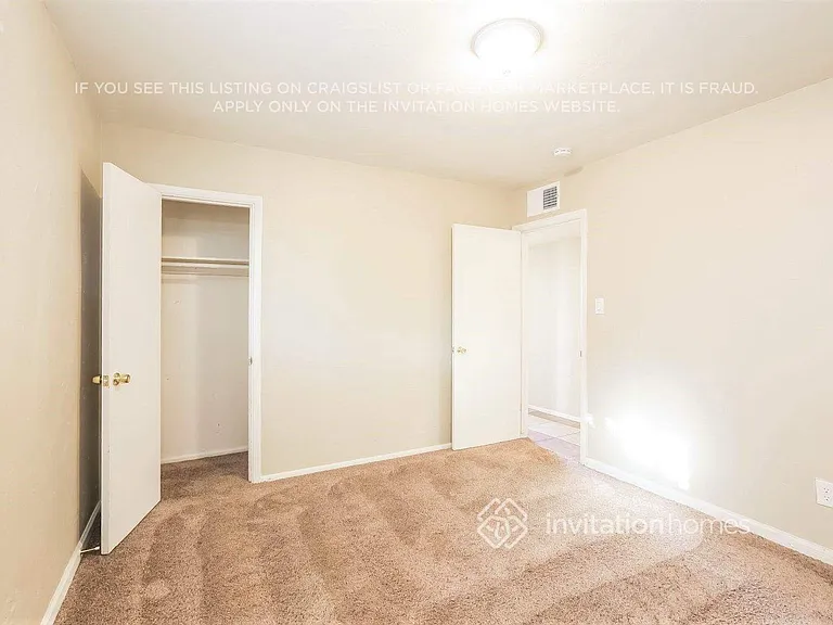 840 E Mountain View Rd — Photo 8