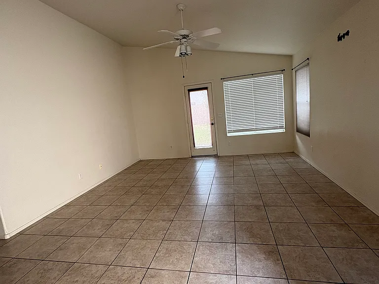 1182 W Sparrow Dr — Photo 7