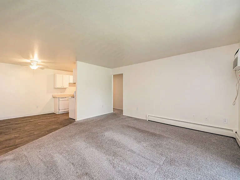 Sunflower Apartments — Photo 24