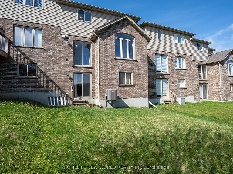 452 Avens St — Photo 22