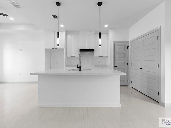 5th image of 653 Thornton Ln