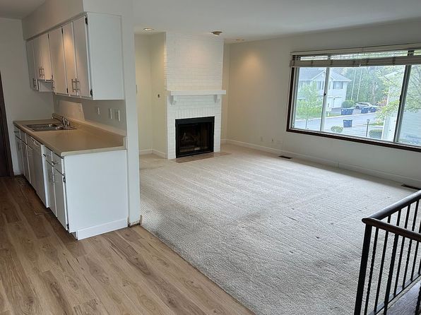 335 Coventry Ct