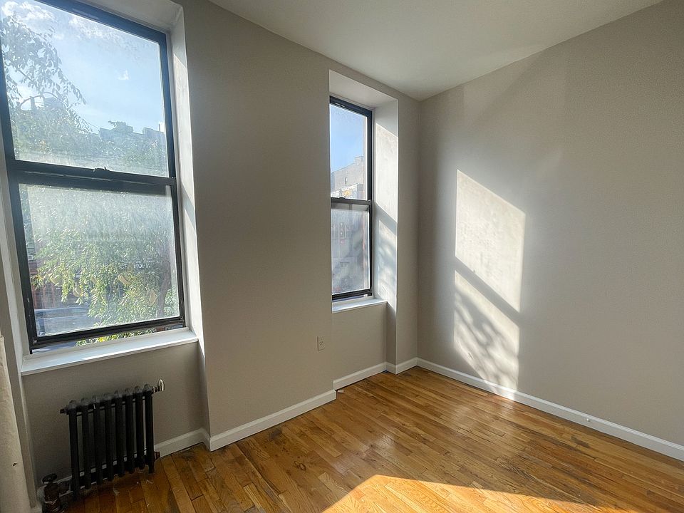 1st image of 200 1st Ave APT 2