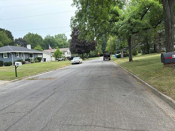 5th image of 849 Kennedy St