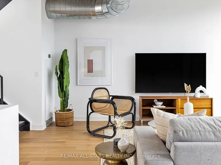 60 Bathurst St #Penthouse 1011 — Photo 5