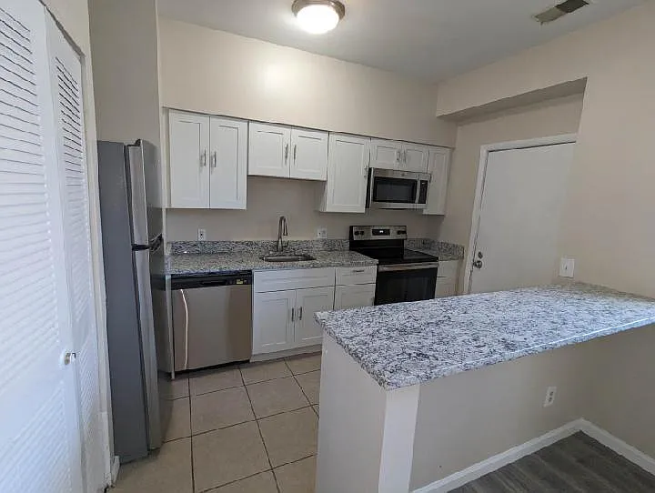 Building Photo - 5574 Pershing Ave #22