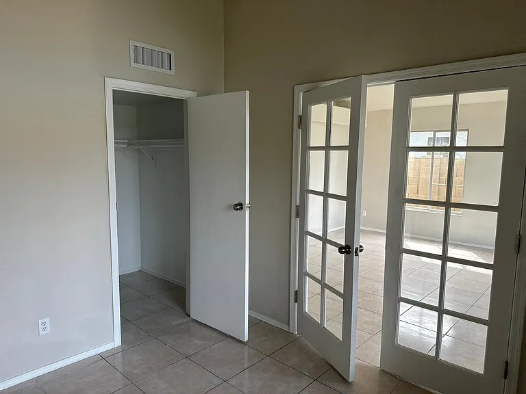 9033 W Windsor Ave — Photo 14